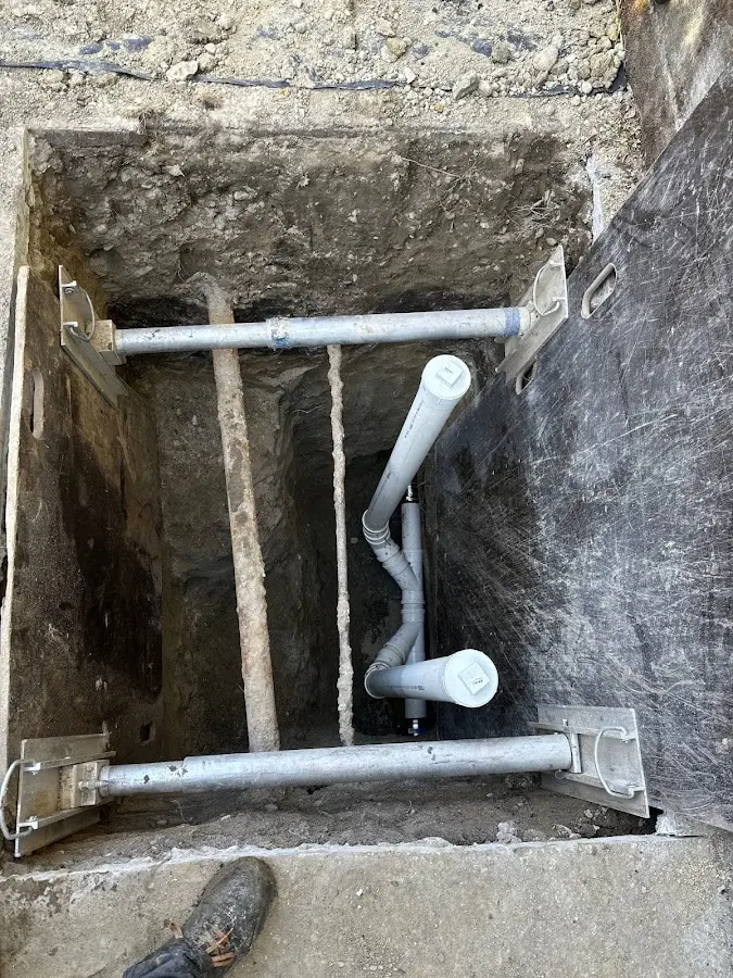 Experienced plumber completing Drain Cleaning work in Wellington